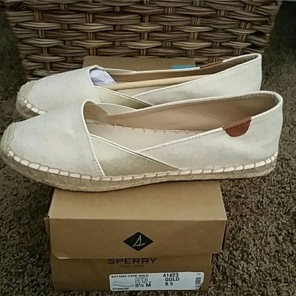 New Sperry flats - Picture 3 of 4